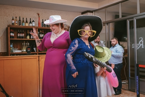 ALICIA  JOSÉ ANTONIO-203